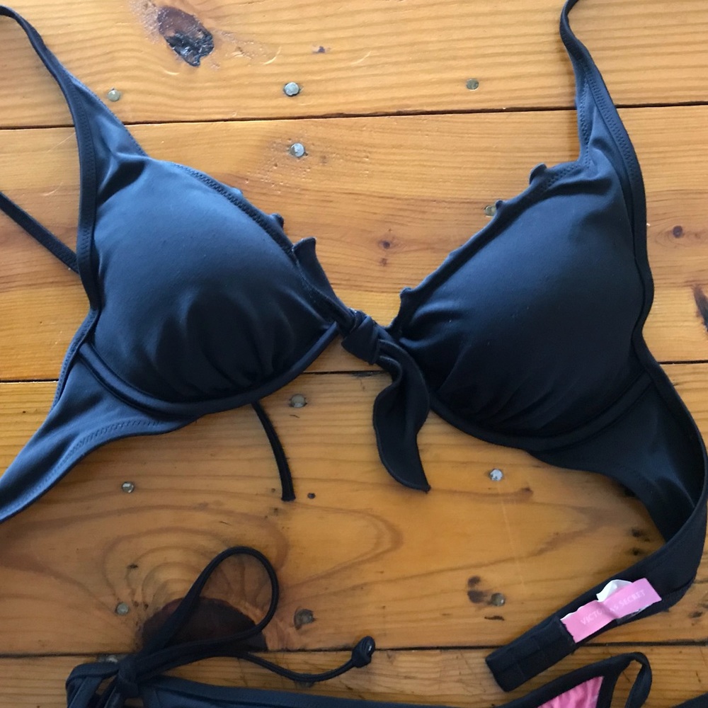Victoria Secret Bikini - Picture 2 of 5